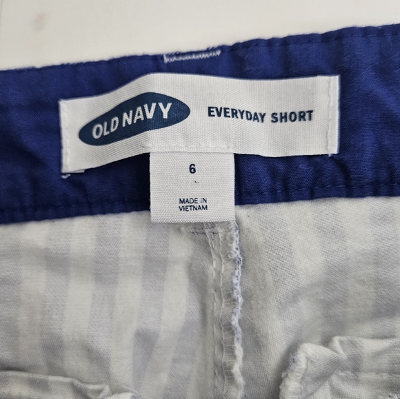 Old Navy Women's Everyday Shorts Size 6 Blue & White Stripe - Picture 5 of 10